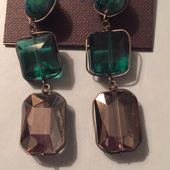 Green Earrings - Picture 4 of 5